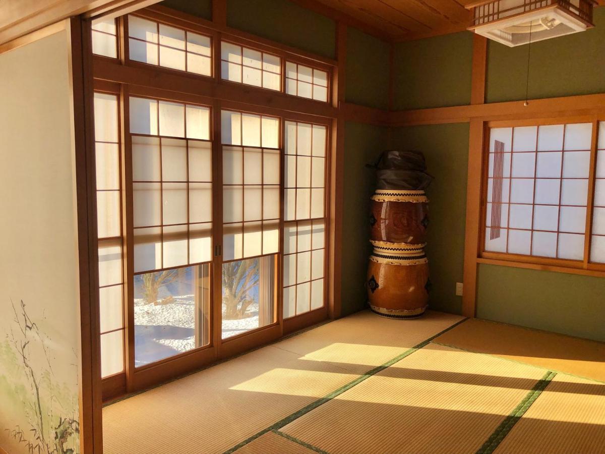 青森伝統芸能を楽しめる繭子の宿 Hachinohe Esterno foto